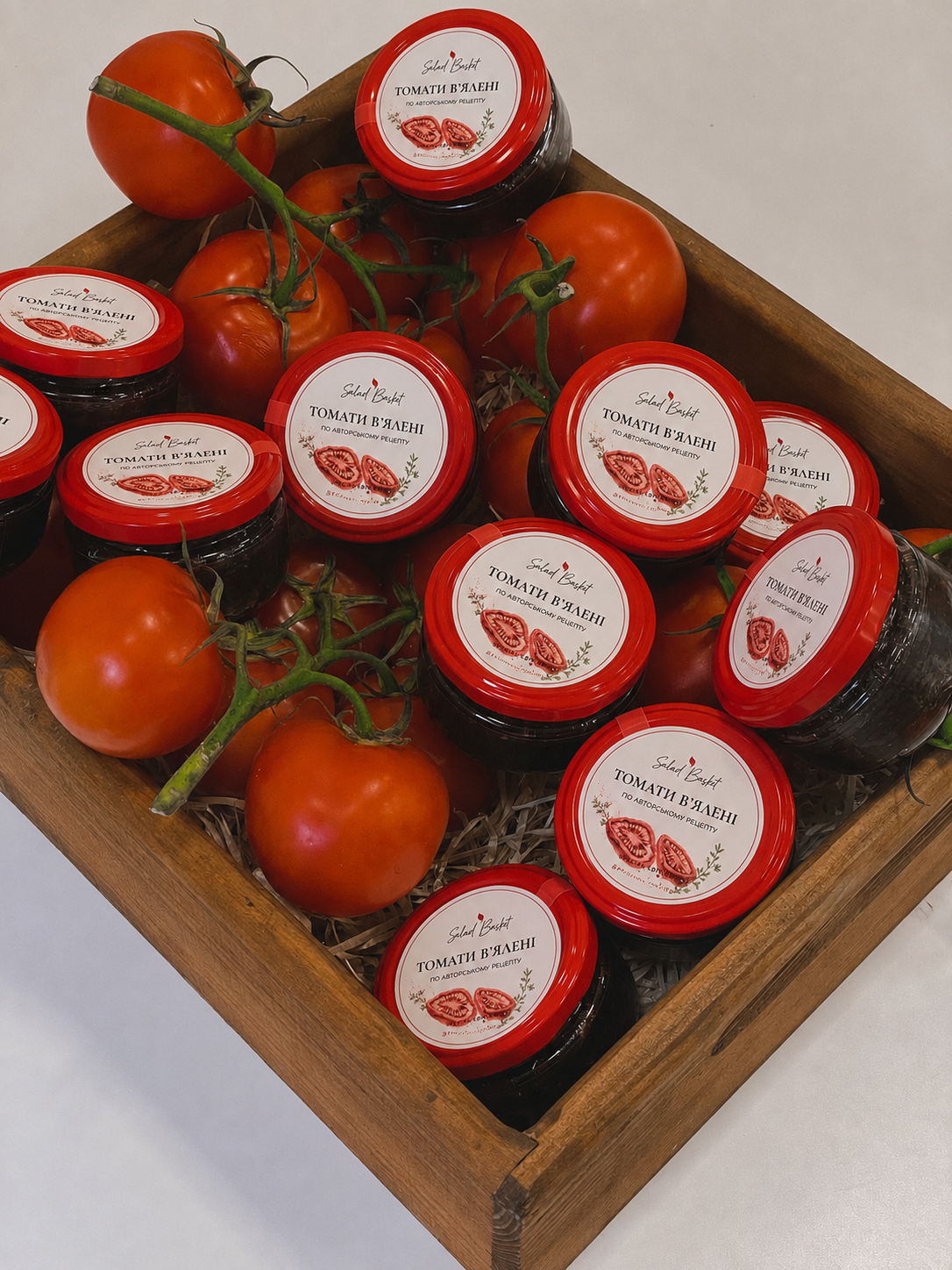 В'ялені томати в оливковій олії зі спеціями Salad Basket