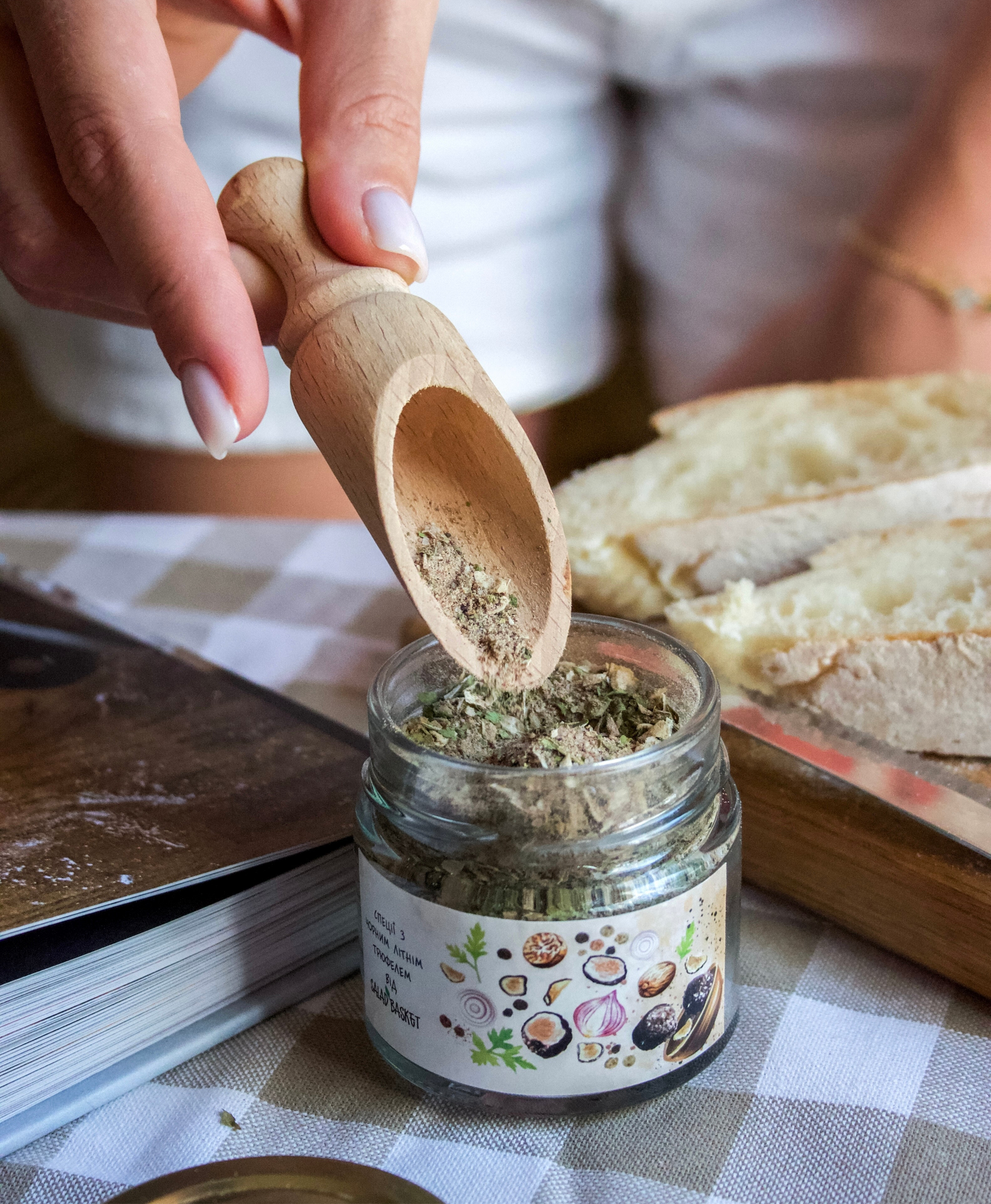 Спеції з чорним літнім трюфелем